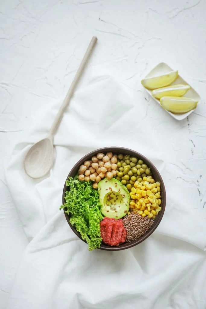 Are avocado and chocolate foods that help you when stressing out about something upsetting during lockdown? Let's face it: we've all found some comfort in foods that are not healthy and ended up being more stressed after a series of tasty meals coupled with a bottle of beer or glass of wine. When working from home is very likely to be turning to ‘comfort’ foods and hope that big " happy" meals, take-out, fatty foods, sweet foods, and alcohol could calm your nerves and the anxiety you are facing lately...But is this a healthy solution?