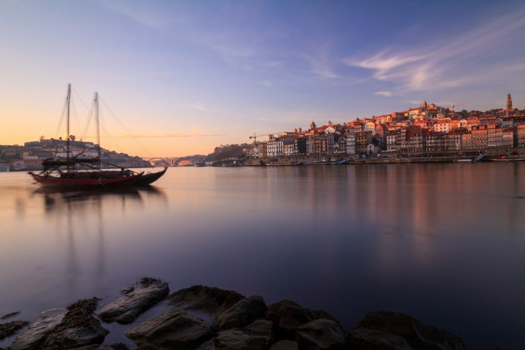 Portugal is a great place to live for those who enjoy sunny weather, good food, and friendly people. The country has a lot to offer residents, including beautiful beaches, historic towns, and world-class wine regions. But when is the best time to move to Portugal?