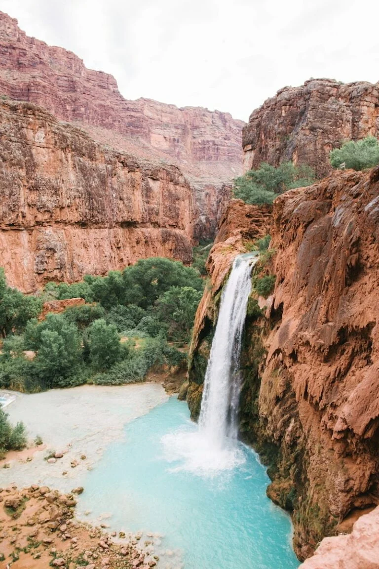 why being emotionally unavailable is like a desert and affect your mental health and relationship