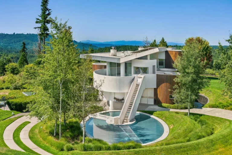 your home: Architectural Marvel owned by DeBeers Diamond Heiress