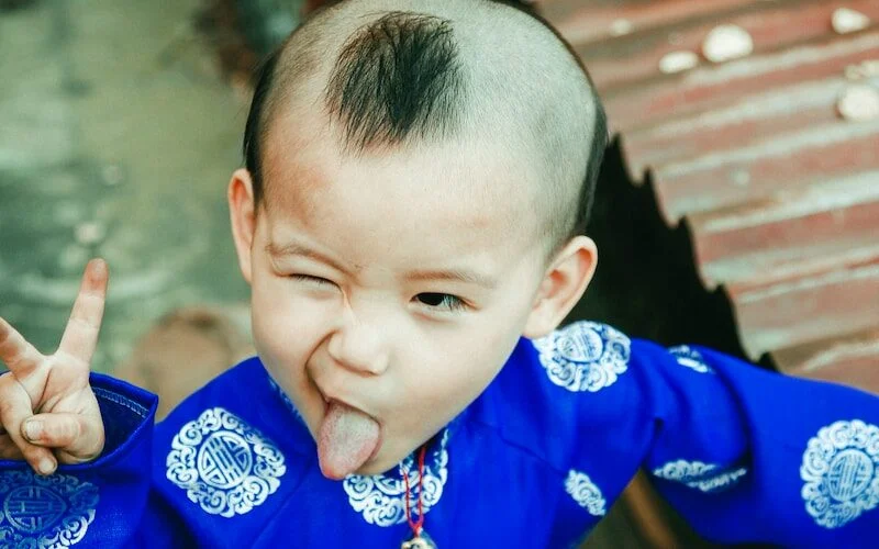 boy doing peace sign