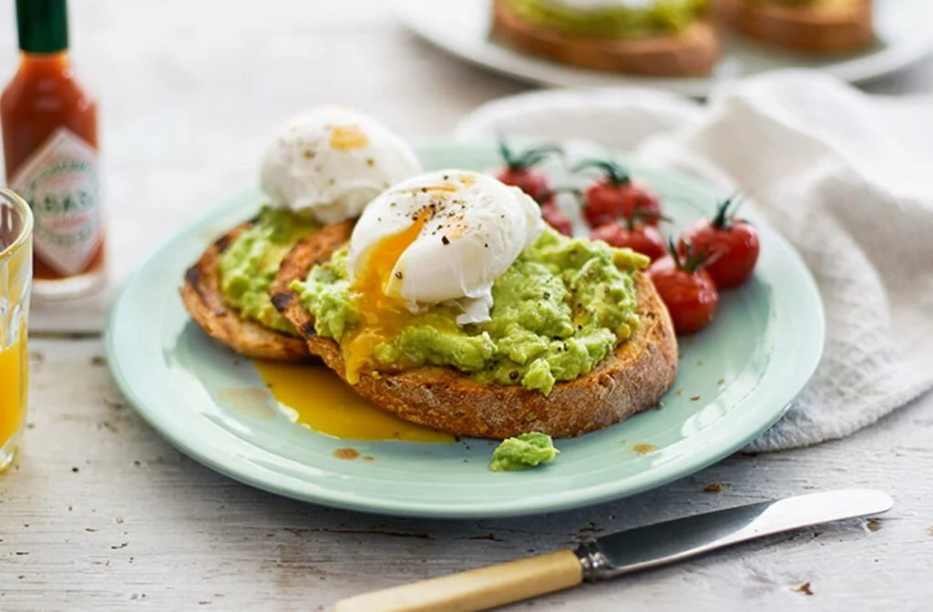 To inspire you, here are some summer breakfast ideas that are not only nutritious but also delicious. Each is simple to prepare and is perfect for a lazy morning. These recipes can easily be adapted for any day of the week, ensuring you can maintain your breakfast routine regardless of your schedule. So, let's dive in and start making breakfast the hero of your mornings!