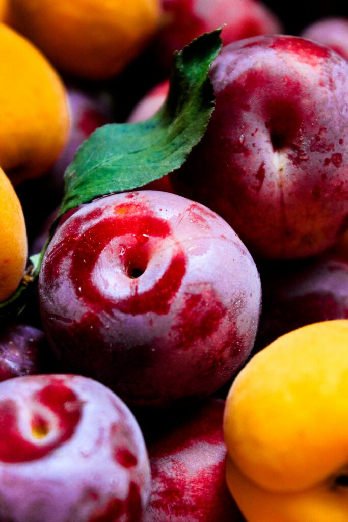 Plums, often selected for their delicious taste and vibrant colours, are more than just a tasty fruit. These sweet and juicy gems are packed with essential nutrients that offer a multitude of health benefits, including benefits for your skin. A boast of vitamin C, plums can effectively enhance your skin's radiance, diminish the appearance of dark spots and freckles, contribute to achieving a glow skin, and enhance blood circulation in the skin, aiding in the lightening of scars and age spots. In this article, we invite you to have a closer look at different ways in which plums can contribute to healthier, glowing skin.