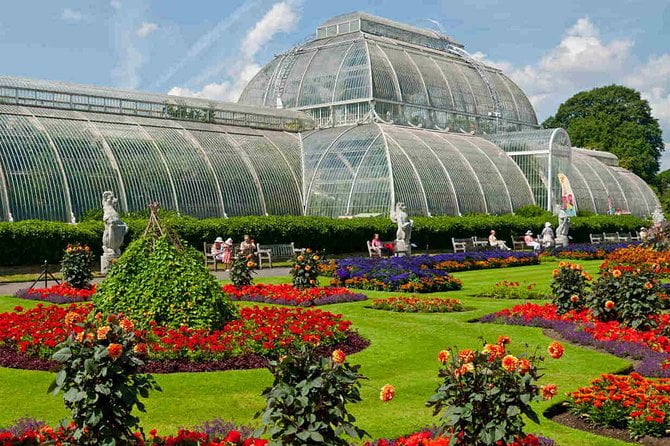 Nestled by the serene River Thames,Kew Garden, an UNESCO World Heritage site, beautifully narrates Britain's passion for horticulture and botanical brilliance.