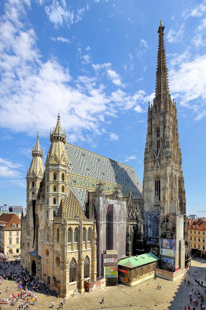 Austria, a country nestled in the heart of Western Europe, became a free, independent, and neutral state in 1955. Today, we invite you to explore Vienna, a must-see destination and take a journey through history, culture and nature