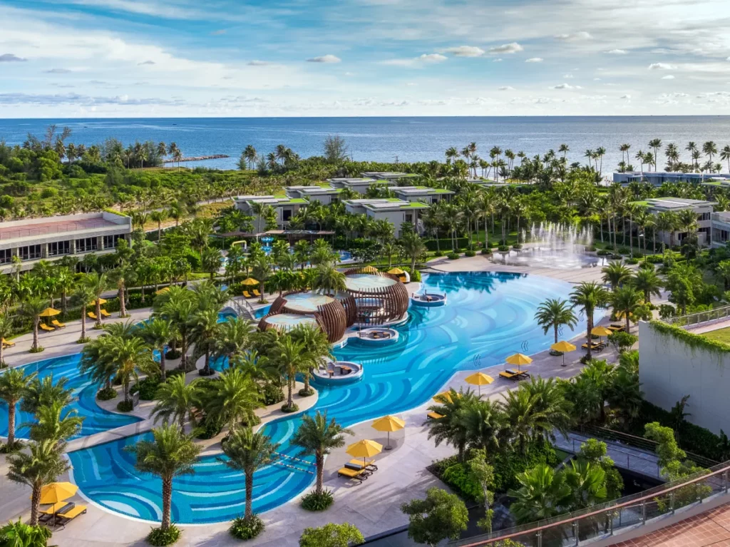 With the Year of the Snake 2025 right around the corner, Pullman Phu Quoc Beach Resort is getting ready to welcome travellers with dragons dance and fortune smiles, a Lunar New Year Adventure from 22th January to 2 nd February 2025.