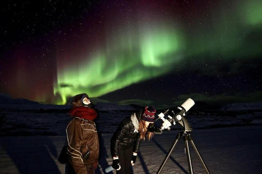 The night sky has something spectacular in store! Check a few stargazing tips to observe this week's best planetary wonders in Europe.