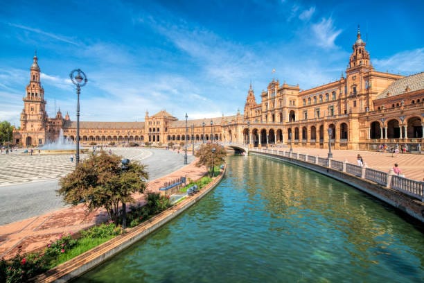 Easter in 2025 falls on Sunday, April 20. This significant Christian holiday is celebrated worldwide, often accompanied by various traditions and travel plans.
We curated 8 destinations to help you choose the ideal location for Easter celebrations.