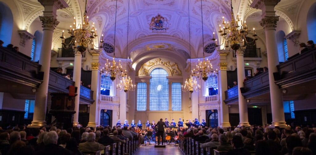 Easter in 2025 falls on Sunday, April 20. This significant Christian holiday is celebrated worldwide, often accompanied by various traditions and travel plans.
We curated 8 destinations to help you choose the ideal location for Easter celebrations.