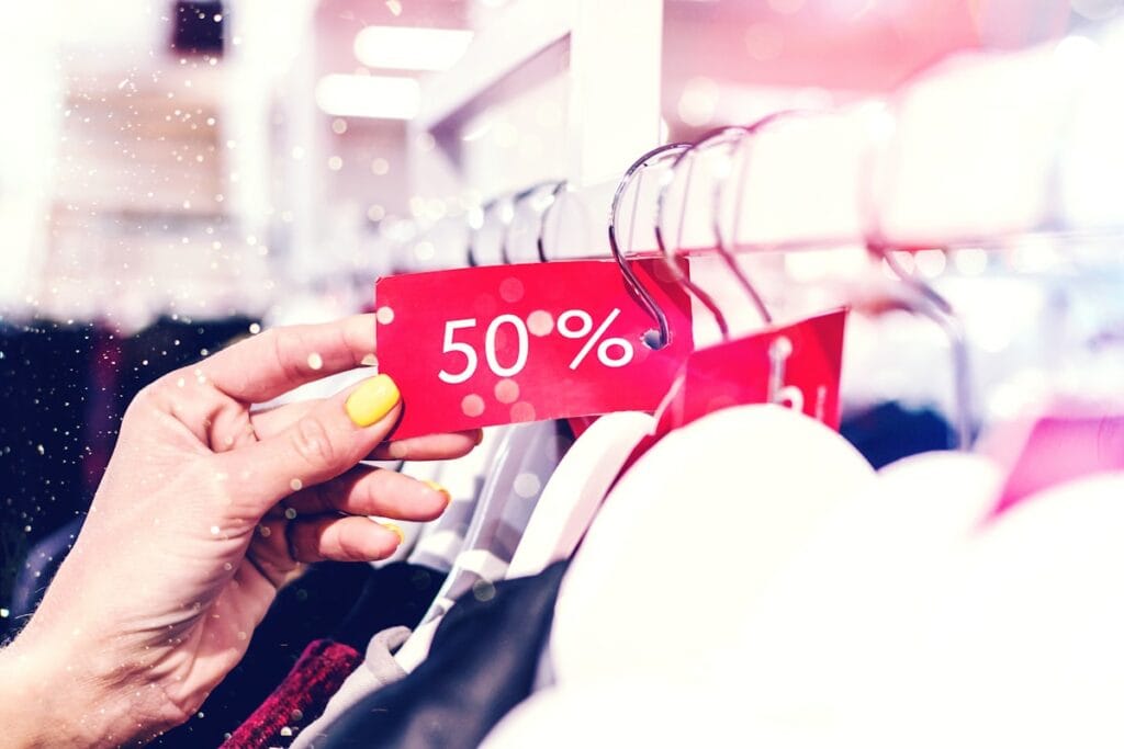 The Pricing Paradox: Why Women Founders Shrink Themselves and How to Break the Cycle of Average Prices