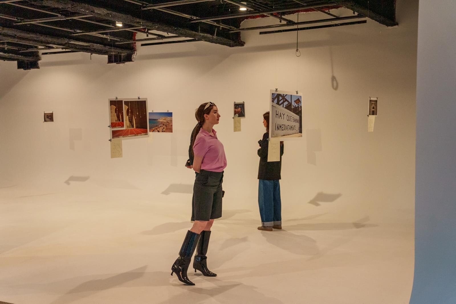 As Kelly Santos premieres her exhibition "Gestures of Love" during NY Frieze Week, the Franco-Portuguese artist speaks with Rich Woman Magazine about finding beauty in daily life, the power of small gestures, and her journey towards embracing vulnerability.