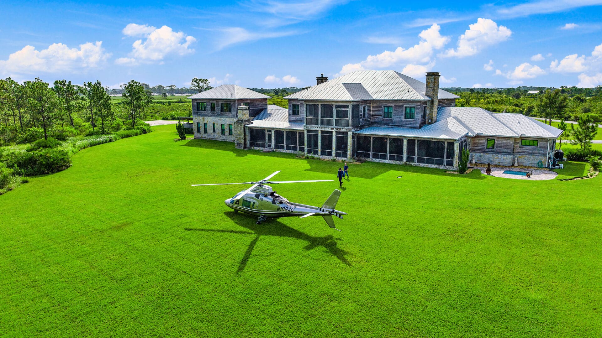 Discover the blend of modern luxury and country living in a prestigious private estate in Florida, offering exclusivity, luxury amenities, and natural beauty.
