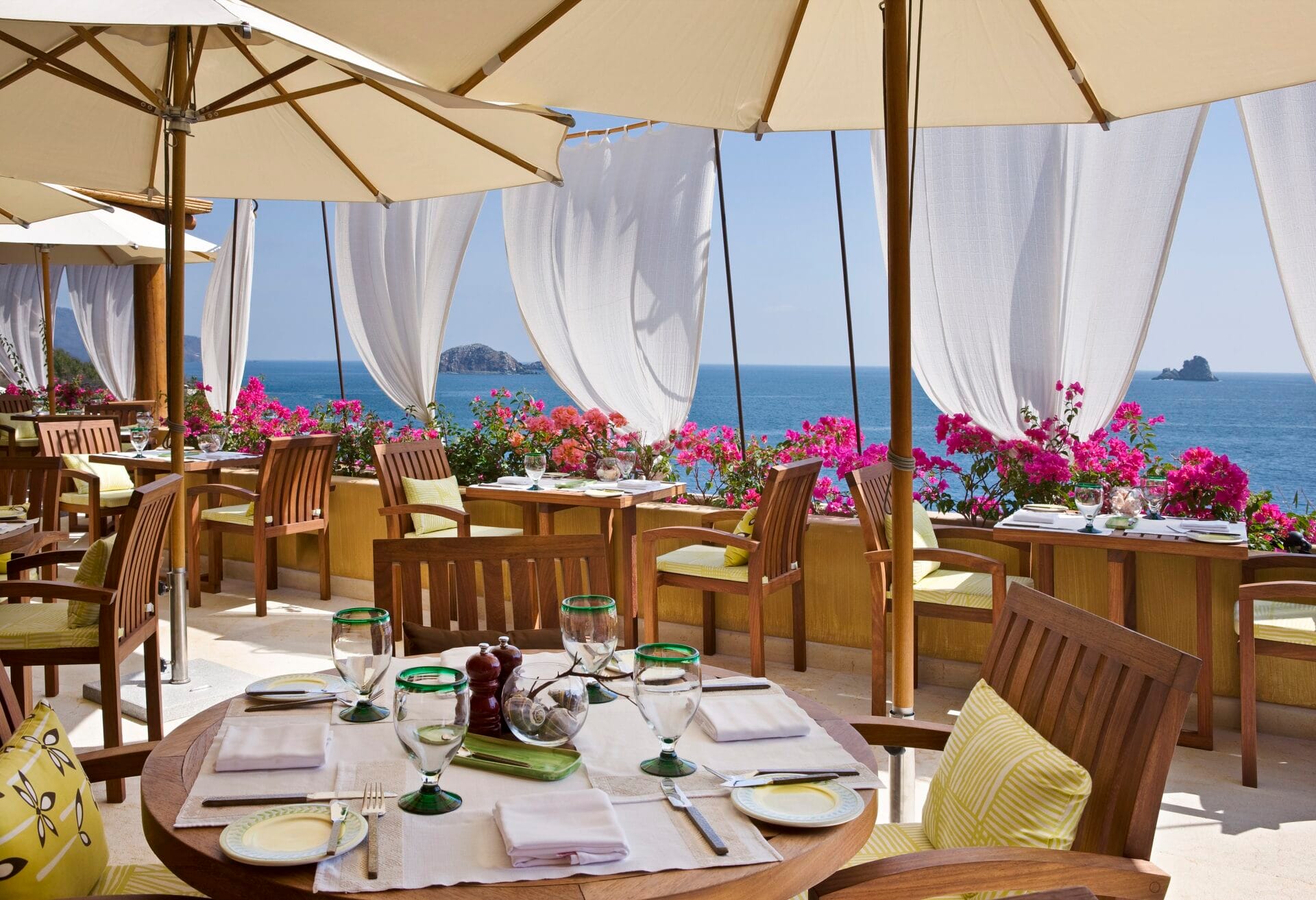 Cala de Mar Ixtapa invites you to ocean-to-table dining, mezcal masterclasses and mindful luxury by the Pacific—authentic Mexican culinary heritage