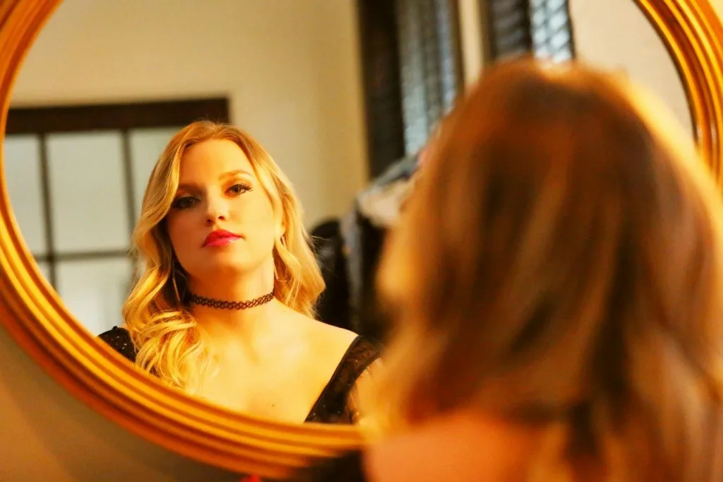 Kelsie Kimberlin’s ‘Infinite Possibilities’ music video explores family bonds, self-awareness and creativity through heartfelt storytelling and song